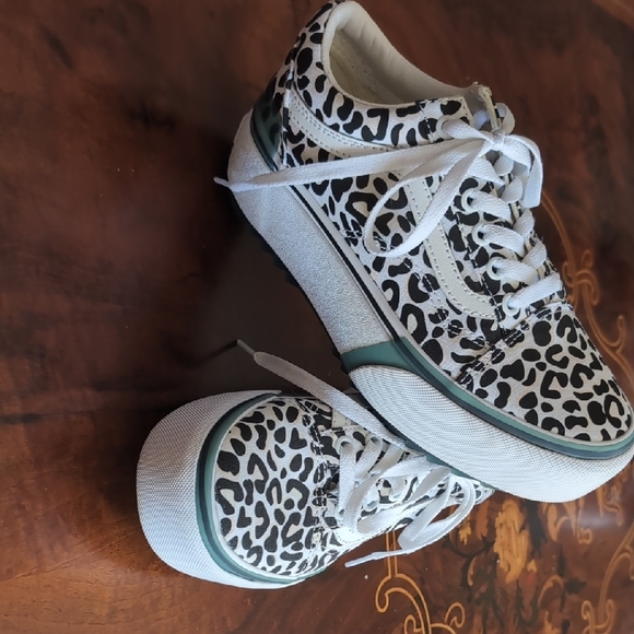 Vans White and Black Sneakers with Bold Design - Picture 1 of 11